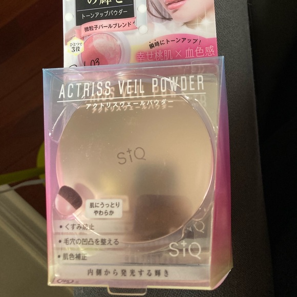 4/$30 Actress Veil Powder- Japanese Blush and Highlight - Picture 2 of 3